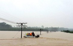 Đường sắt, quốc lộ ngập sâu, khuyến cáo xe không đi qua Quảng Bình, Hà Tĩnh