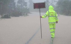 CSGT sẽ phạt nghiêm các phương tiện cố tình đi vào vùng nguy hiểm bão số 8
