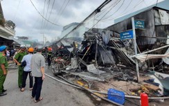 Cháy lớn chợ ở Cà Mau, tiểu thương hốt hoảng