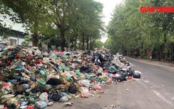 Video: Lần thứ 15 dân chặn xe, rác ngập ngụa nội thành Hà Nội