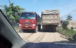 Vĩnh Phúc: Xe quá tải quần nát đường nông thôn