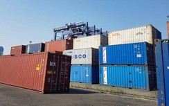 Cảng biển “còng lưng” trả phí cho container phế liệu vô chủ