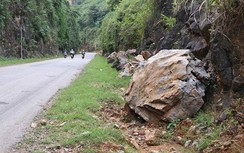 Rình rập đá tảng rơi trên QL279D qua Sơn La