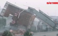 Video: Bão số 9 mạnh nhất 20 năm qua cuốn trôi cầu, tốc cả mái nhà