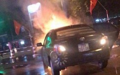 Lạng Sơn: Ô tô Toyota Vios bốc cháy ngùn ngụt giữa phố