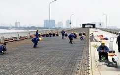Cận cảnh công trường sửa chữa mặt cầu Thăng Long