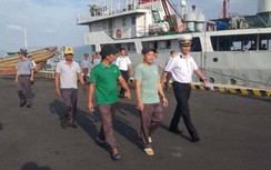 Đưa 6 ngư dân Bình Định bị nạn vào bờ an toàn