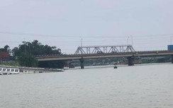 Tàu du lịch biển số Quảng Ninh tự chìm trên sông Thái Bình