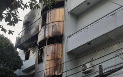 Cảnh sát phá cửa, cứu 6 người mắc kẹt trong căn nhà 4 tầng bốc cháy dữ dội