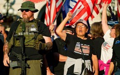 Người ủng hộ Trump biểu tình trên toàn nước Mỹ, mang theo cả súng