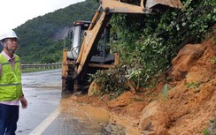 Hàng loạt đoạn quốc lộ qua Bình Định - Khánh Hòa bị sạt lở do mưa bão số 12