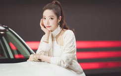 Siêu mẫu xe hơi Hàn Quốc đẹp không tỳ vết bên xế hộp