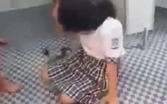 Bức xúc nữ sinh cấp 2 ở Tây Ninh bị bạn đánh hội đồng trong nhà vệ sinh