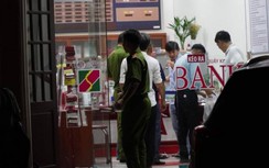 Truy bắt thanh niên nghi cầm lựu đạn cướp ngân hàng Agribank ở Đồng Nai
