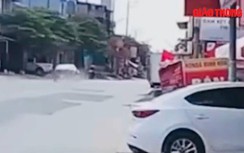 Video: Khoảnh khắc hai bố con tử vong khi bị ô tô đâm bay lên không trung