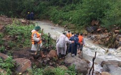 Xót xa 3 cha con tử vong do bị nước lũ cuốn trôi tại Khánh Hòa