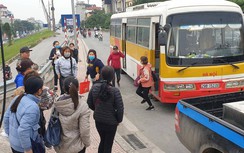 Hà Nội: Xe hợp đồng giả xe buýt vô tư vào nội đô “vợt” khách