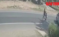 Video: Đâm vào ô tô đang quay đầu, nam thanh niên tử vong