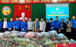 Cảng vụ Hàng hải Quảng Ninh tiếp tục hỗ trợ người dân miền Trung vượt khó