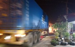 Phát hoảng vì ô tô tải, xe container quần thảo trên Tỉnh lộ 326