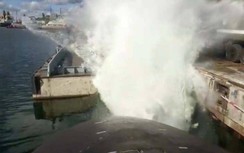 Video: Tàu ngầm Nga thực hiện thao tác phóng ngư lôi ngay sát mép cảng
