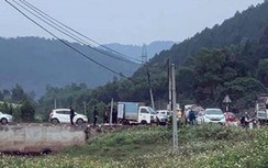 Cảnh sát vây bắt chiếc xe tải chở ma túy "khủng" ở Nghệ An