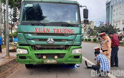 Đắk Nông: Dàn xe chở cát quá tải ngoan cố chống đối CSGT hơn 12 tiếng