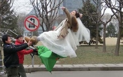 Video: "Cười lăn" trước những cảnh tai nạn giao thông trong phim Trung Quốc