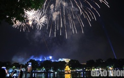 Mãn nhãn màn bắn pháo hoa trên bầu trời Hà Nội, TP.HCM chào đón 2021
