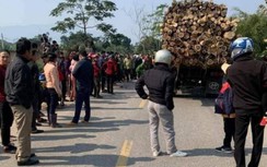 Phú Thọ: Hai người đi xe máy tử vong sau va chạm với xe tải