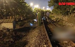 Video TNGT 9/1: Người đàn ông đứng cạnh đường sắt bị tàu hỏa tông tử vong