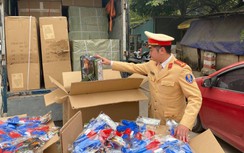 CSGT bắt giữ xe tải chở đầy súng đồ chơi nhãn hiệu Trung Quốc