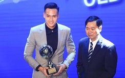 Từ cậu bé “mít ướt” thành tài năng triển vọng của bóng đá Việt