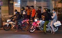 Cảnh sát hình sự nổ súng, vây bắt nhóm “quái xế” trên phố Sài Gòn