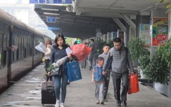 Trẻ em đi tàu Tết Tân Sửu được giảm một nửa giá vé