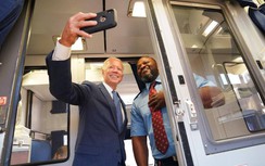 Tân Tổng thống Mỹ Joe Biden và những chuyến tàu đầy cảm xúc