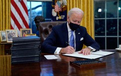 Video: Joe Biden làm việc ngay, đảo ngược một loạt chính sách của ông Trump