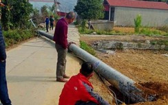 Lạng Sơn: Lùm xùm dự án cột điện cao thế vừa kéo dây đã gãy, đổ ngang đường