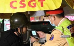 Hà Nội: Lái xe máy say ngất ngưởng bị cảnh sát 141 "sờ gáy"