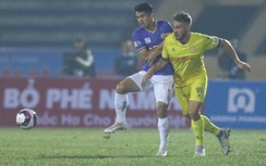 Tiền đạo V-League "ra đường" sau 1 trận tiết lộ thông tin đầy bất ngờ