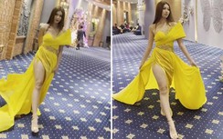 Á hậu Ngọc Thảo catwalk, váy xẻ cao "thót tim" khoe chân nuột nà 1m1