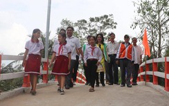 Nhóm Việt kiều với trăm cây cầu bắc nhịp yêu thương