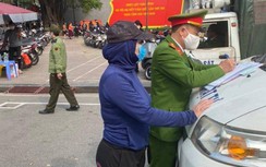 Hà Nội: Cảnh sát xử phạt bãi xe "chặt chém" khách trong ngày mùng 2 Tết