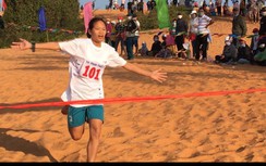 Hàng trăm vận động viên thi chạy bộ vượt đồi cát Mũi Né sáng mùng 4 Tết