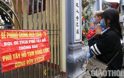 Đền chùa Hà Nội đóng cửa, người dân đứng ngoài vái vọng ngày mùng 5 Tết