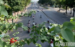 Đường phố Sài Gòn "vẫn nghỉ Tết" trong ngày đi làm đầu tiên năm mới