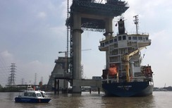 Phải sớm điều tra vụ tàu container đâm gãy cẩu tháp cầu Phước Khánh