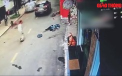 Video: Khoảnh khắc nữ tài xế nghi đạp nhầm chân ga tông trúng 3 trẻ nhỏ