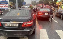 Hai chủ xe Mercedes trùng biển ở Hà Nội bị công an mời lên làm việc