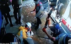 Video cảnh sát Myanmar đánh đập dã man nhân viên y tế